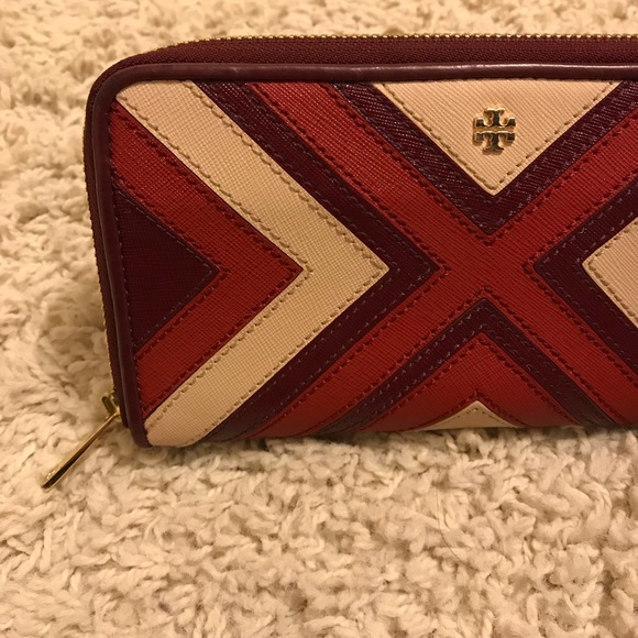 Tory Burch Leather Continental Wallet - Picture 2 of 8