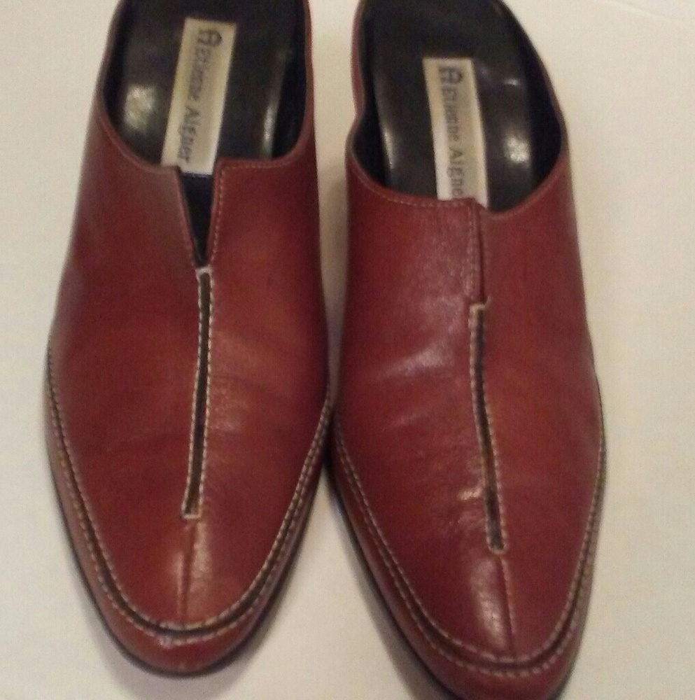 CORAL-BROWN MULES