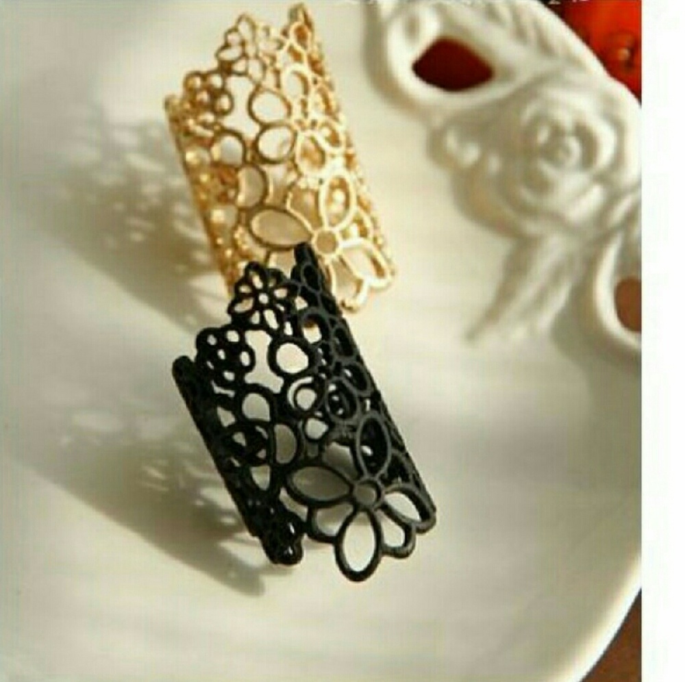 Black Flower cutout ring