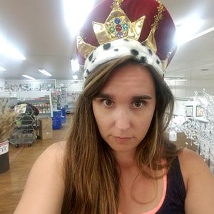 Meet your Posher, Holly