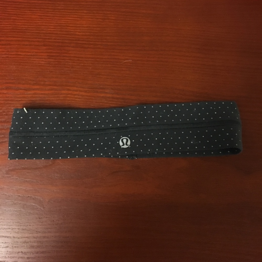 Lulu lemon polka-dotted fly away tamer headband II