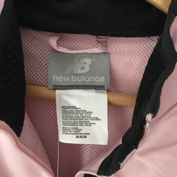 New Balance Breast Cancer Awareness Windbreaker - Picture 3 of 4