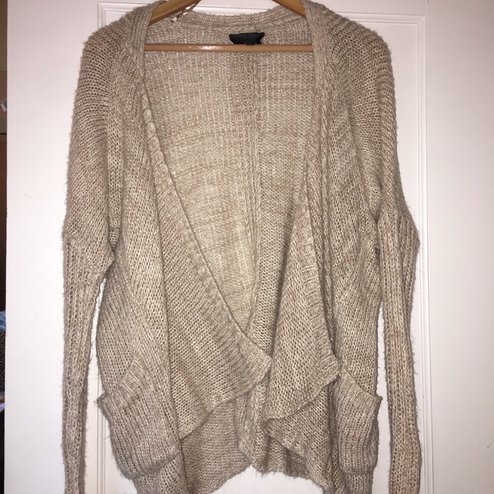 Tan knit sweater w pockets