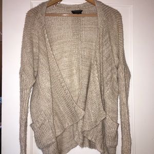 Tan knit sweater w pockets