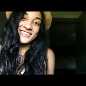 Meet your Posher, Nia