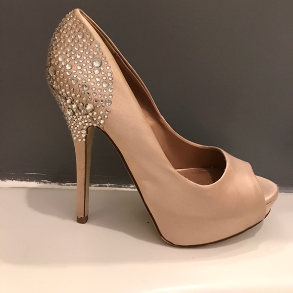 Aldo Shoes - 🎉👠HOST PICK 👠🎉 👠Crystal Embellished Pumps👠
