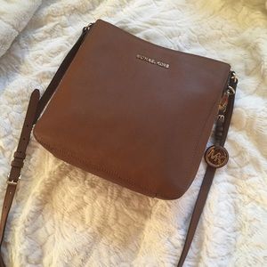 MICHAEL KORS Jet Set Travel Large Messenger Bag