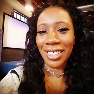 Meet your Posher, Dinelsha