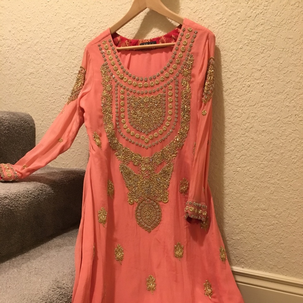 Brand New formal kameez and duputta! Beautiful !!