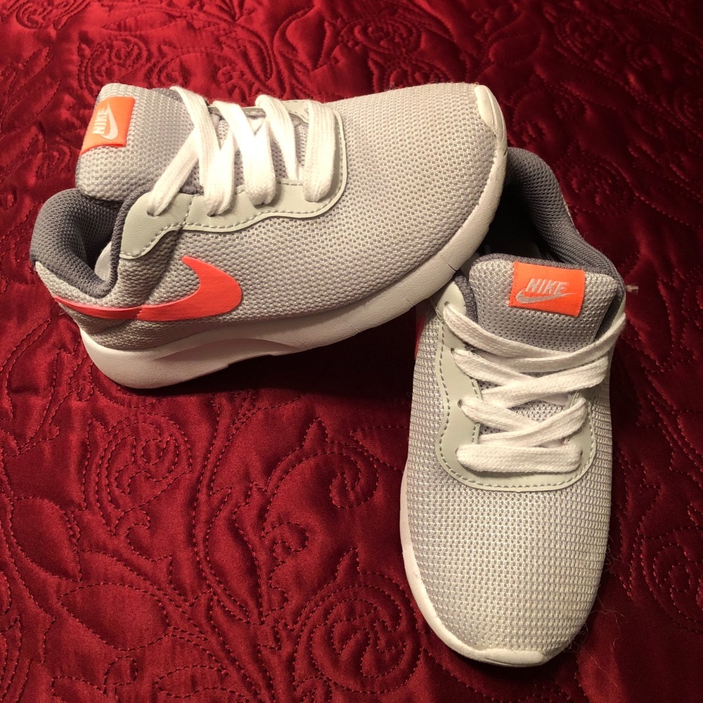 NIKE TANJUN GIRLS ATHLETIC SHOE ‼️