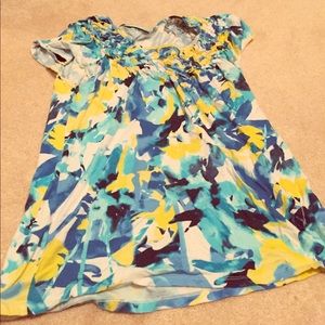 Loose fitting casual or dress up shirt