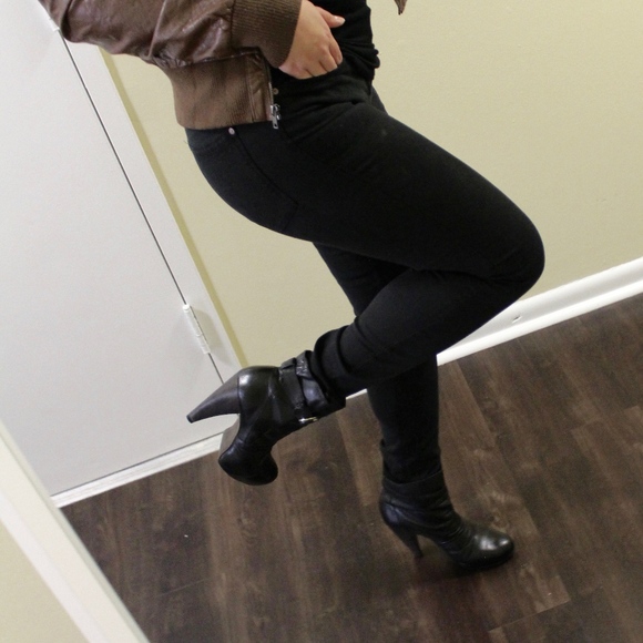 Steve Madden Black Leather Boots - Picture 3 of 7
