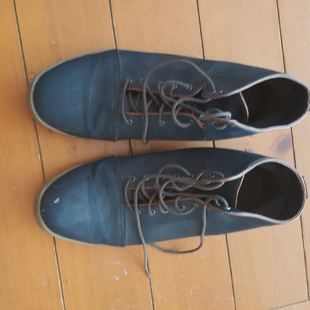 Men's blue shoes