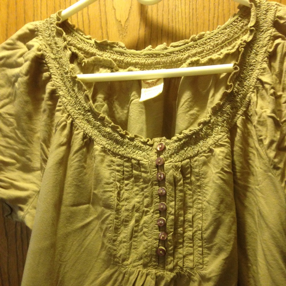 Gently Worn: Faded Glory Peasant.