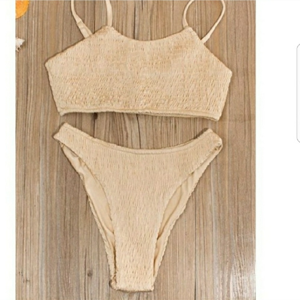 Tan scrunch ruffle bikini 👙💦☀