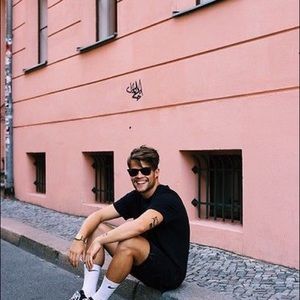 💯BRAND NEW Vans Stylish BlackWhite Striped Shorts