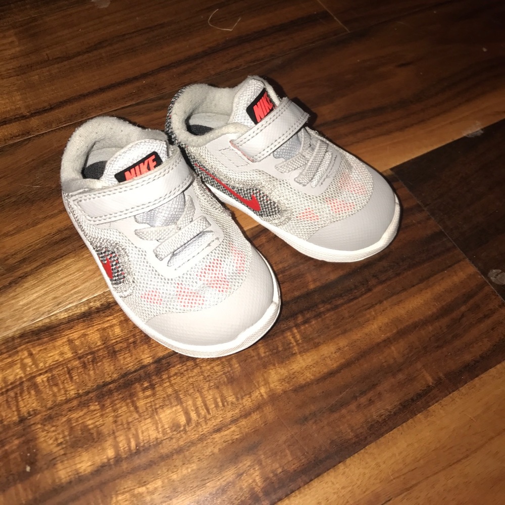 🔴SOLD🔴 Nike revolution 3