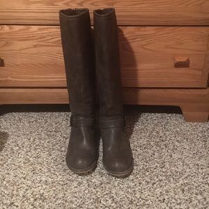 Brown boots
