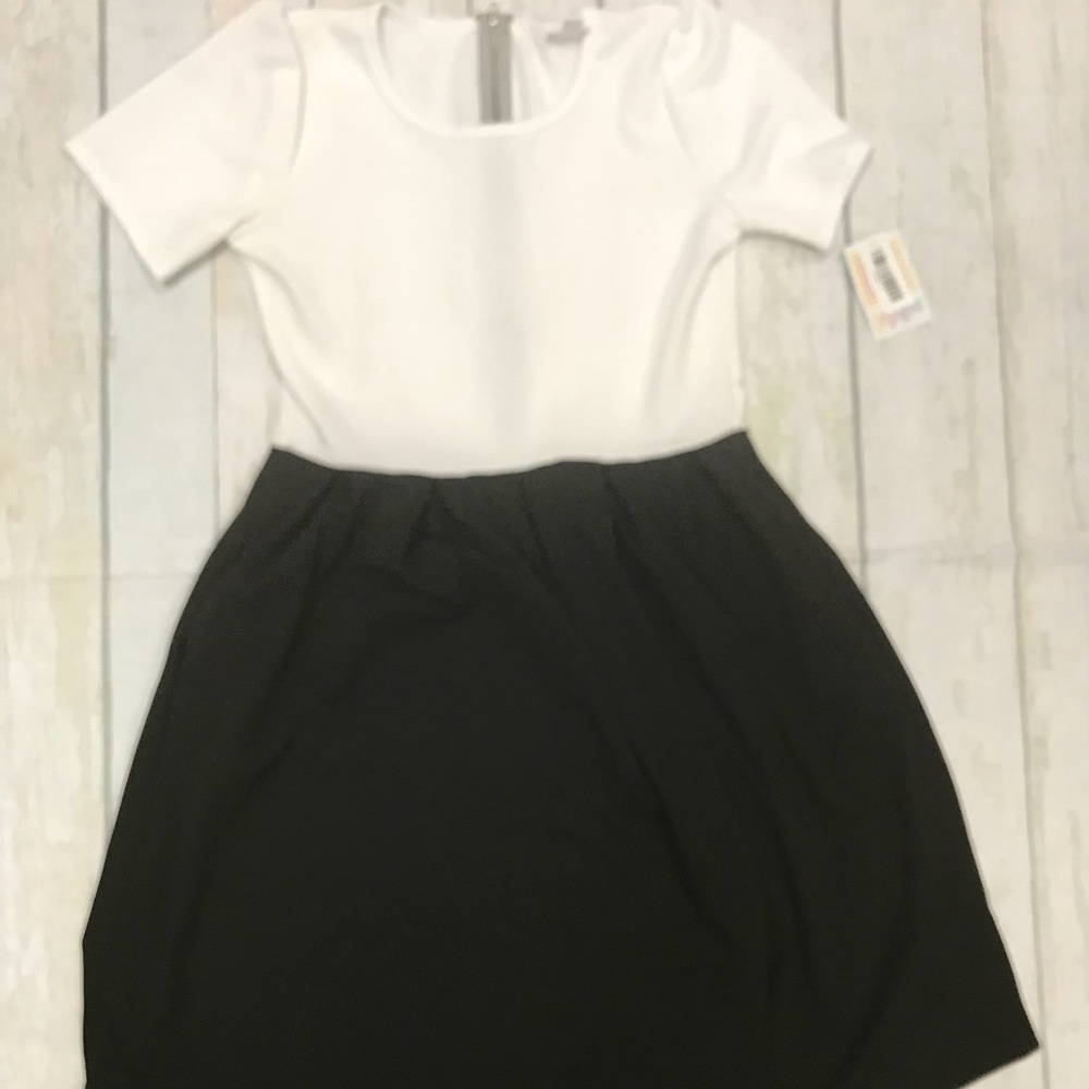 Black and White Lularoe Amelia NWT