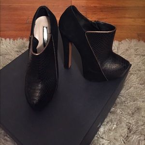 H by Halston booties