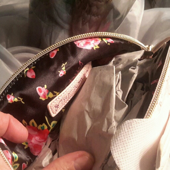 Last one Betsey Johnson flying ⭐pig cosmetic bag - Picture 6 of 7