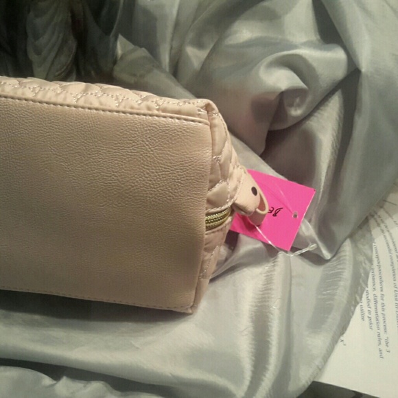 Last one Betsey Johnson flying ⭐pig cosmetic bag - Picture 7 of 7