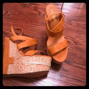 Liliana size wedge size 8