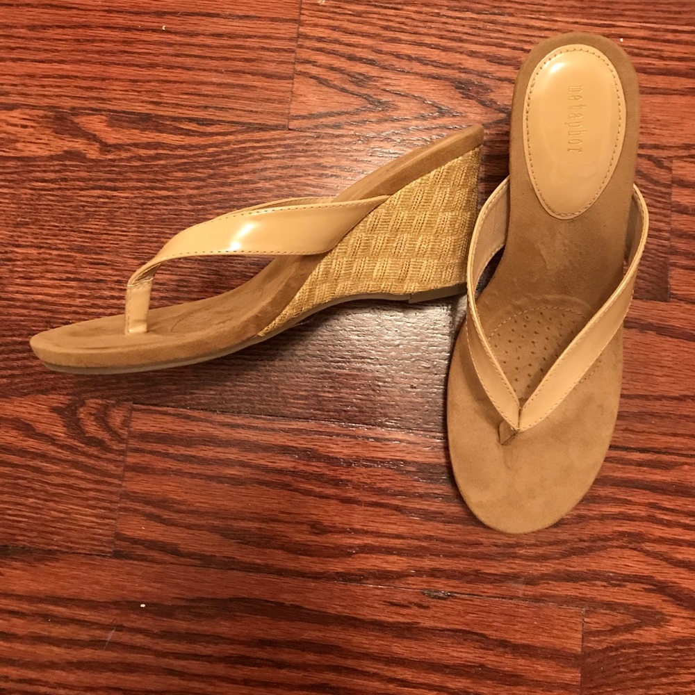 Metaphor size 9 wedges