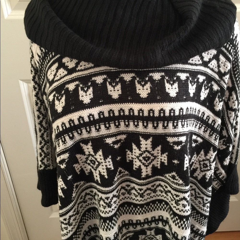 C women Knit PANCHO Color Brown & White