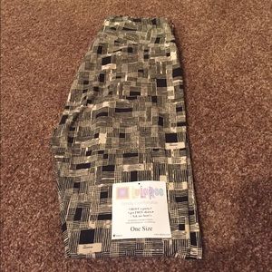 Black and cream LLR leggings
