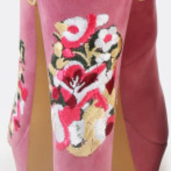 Pink Platform Round Toe Floral Pumps - Picture 7 of 8