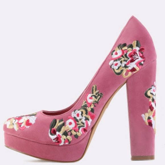 Pink Platform Round Toe Floral Pumps - Picture 2 of 8