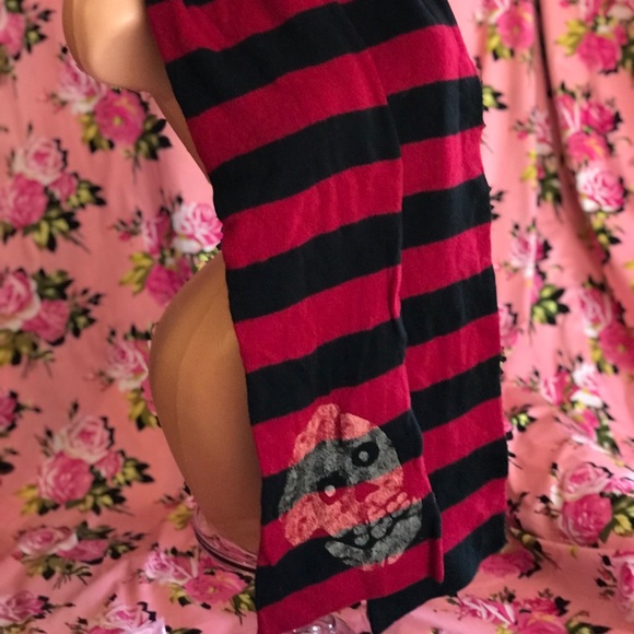 Betsey Johnson black burgundy striped wool scarf