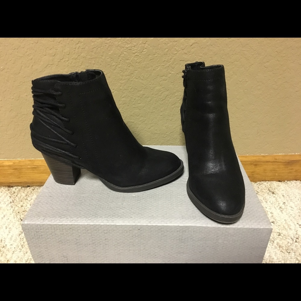 CANDIES BOHO BOOTIES!! Great for Fall🍁🍂