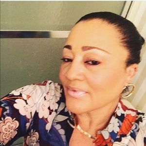 Meet your Posher, Dahlia