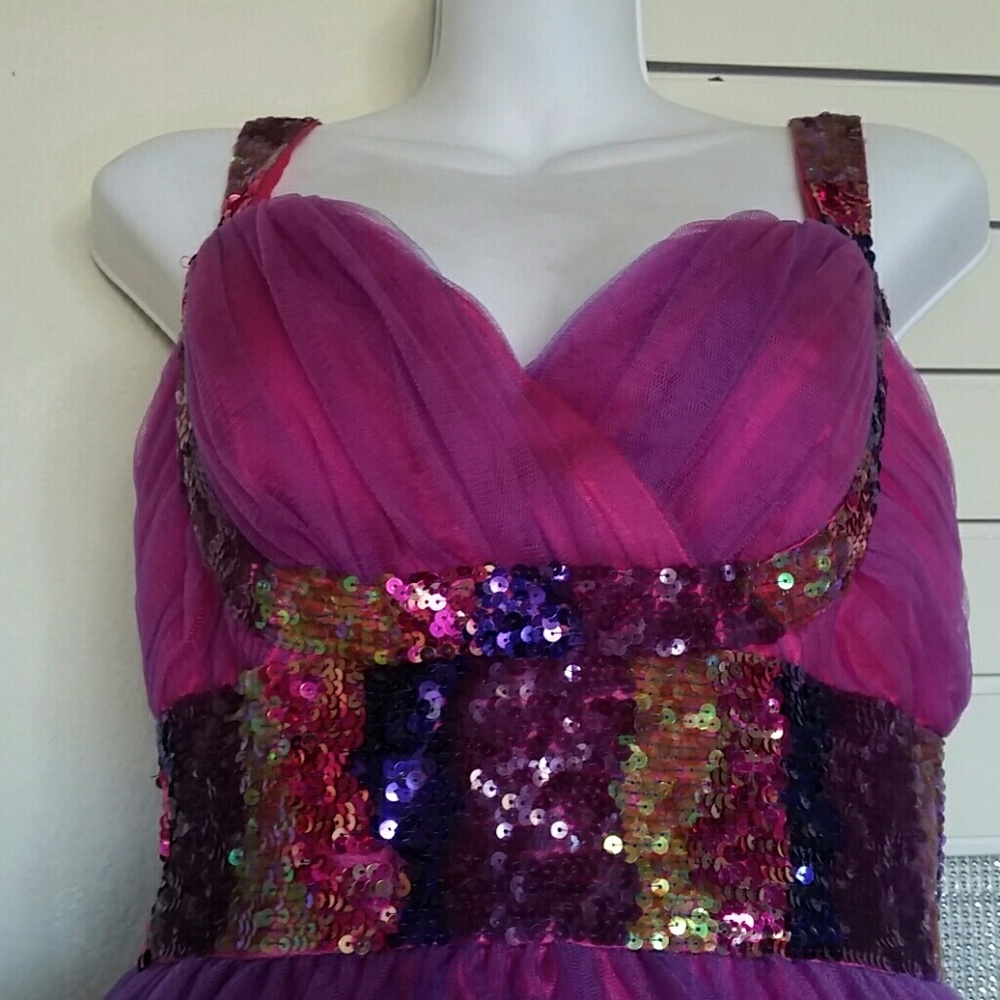 Dress - Picture 2 of 3