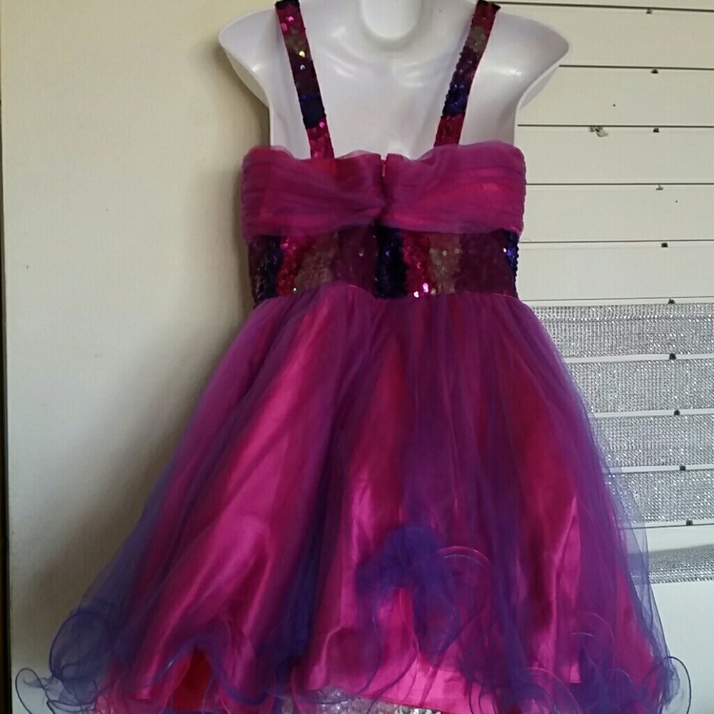 Dress - Picture 3 of 3