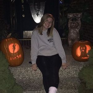 Meet your Posher, Caitlin