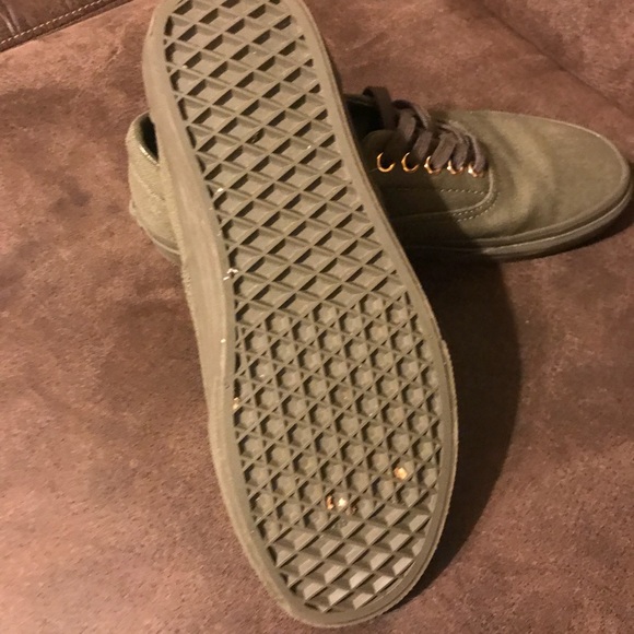 Vans - Picture 2 of 5