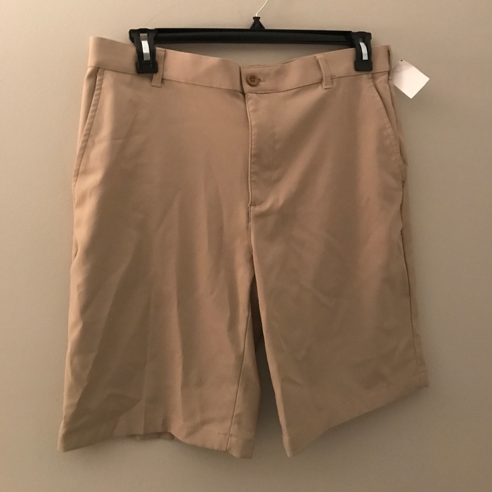 Izod Men’s Khaki Golf Shorts