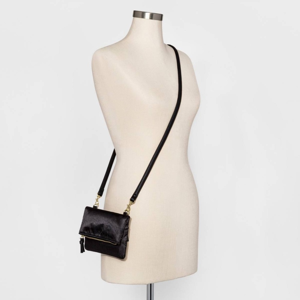 🌻NEW🌻Crossbody with Wallet Organization/Mirror