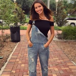 Meet your Posher, Whitney