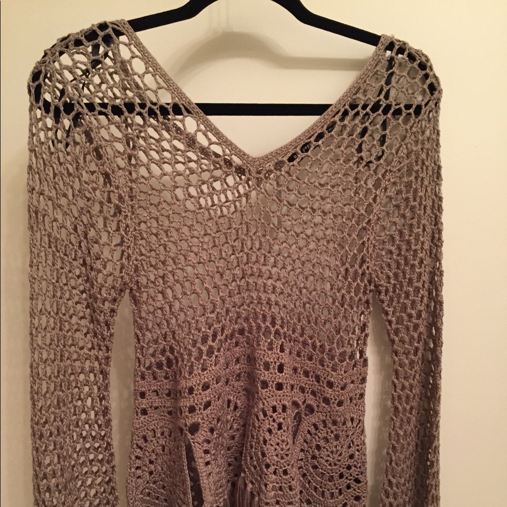 Long sleeve v-neck