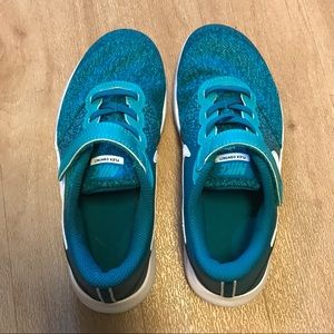 New Nike Kids 2.5 Y Teal Flex Contact