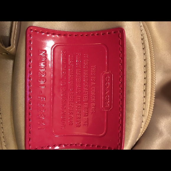 COACH daisy signature fold over crossbody - Picture 4 of 5