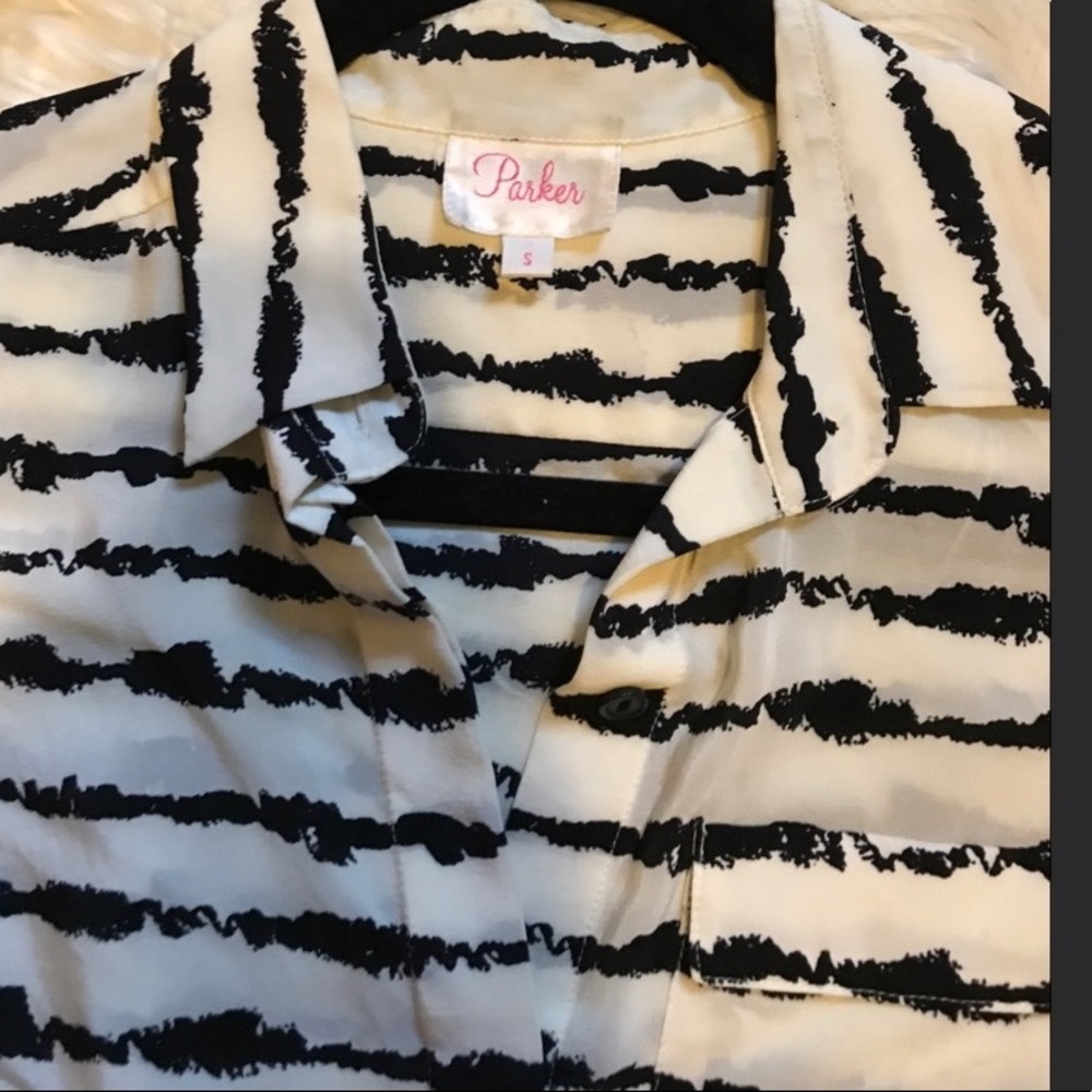 ๐SOLD๐โจParker โจSlit Back Silk Button Down Top - Picture 6 of 6
