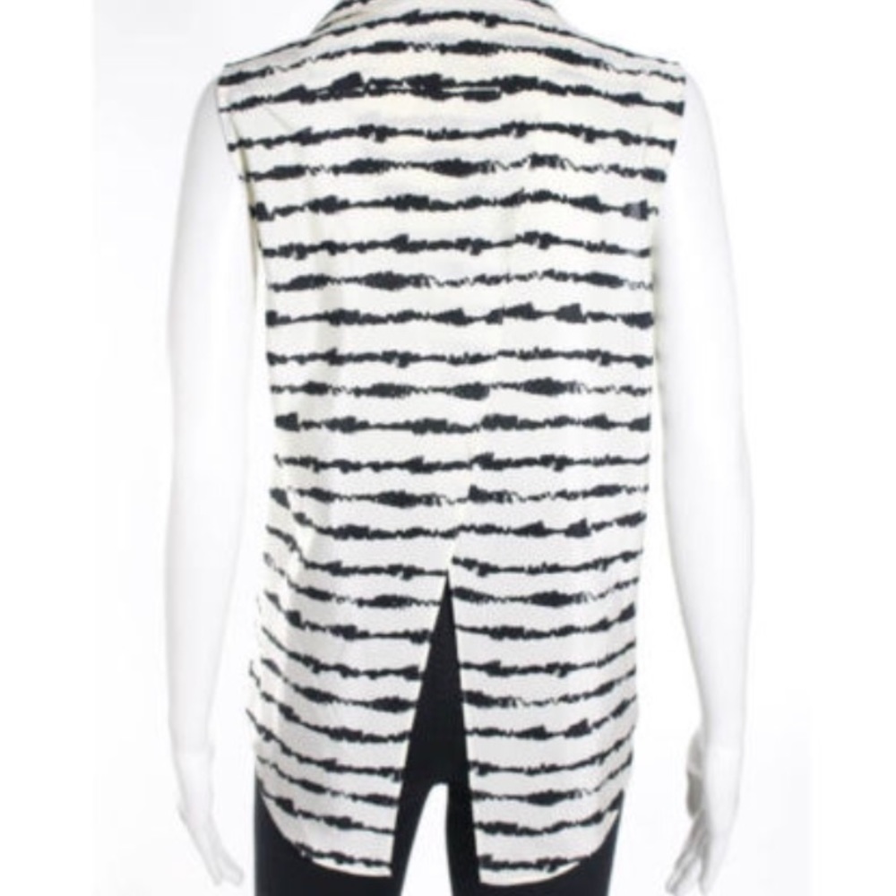 ๐SOLD๐โจParker โจSlit Back Silk Button Down Top - Picture 3 of 6