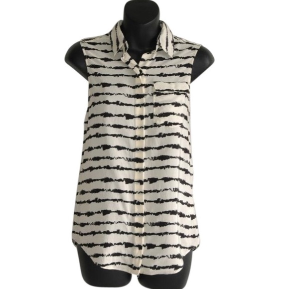 🛑SOLD🛑✨Parker ✨Slit Back Silk Button Down Top - Picture 2 of 6