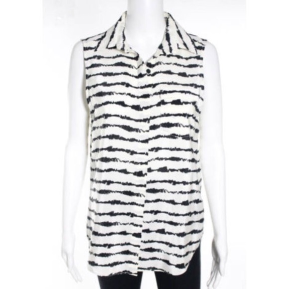 🛑SOLD🛑✨Parker ✨Slit Back Silk Button Down Top - Picture 4 of 6