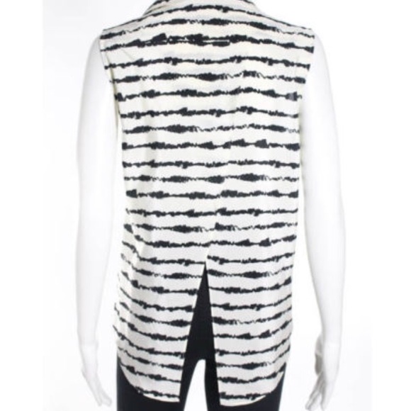 🛑SOLD🛑✨Parker ✨Slit Back Silk Button Down Top - Picture 3 of 6